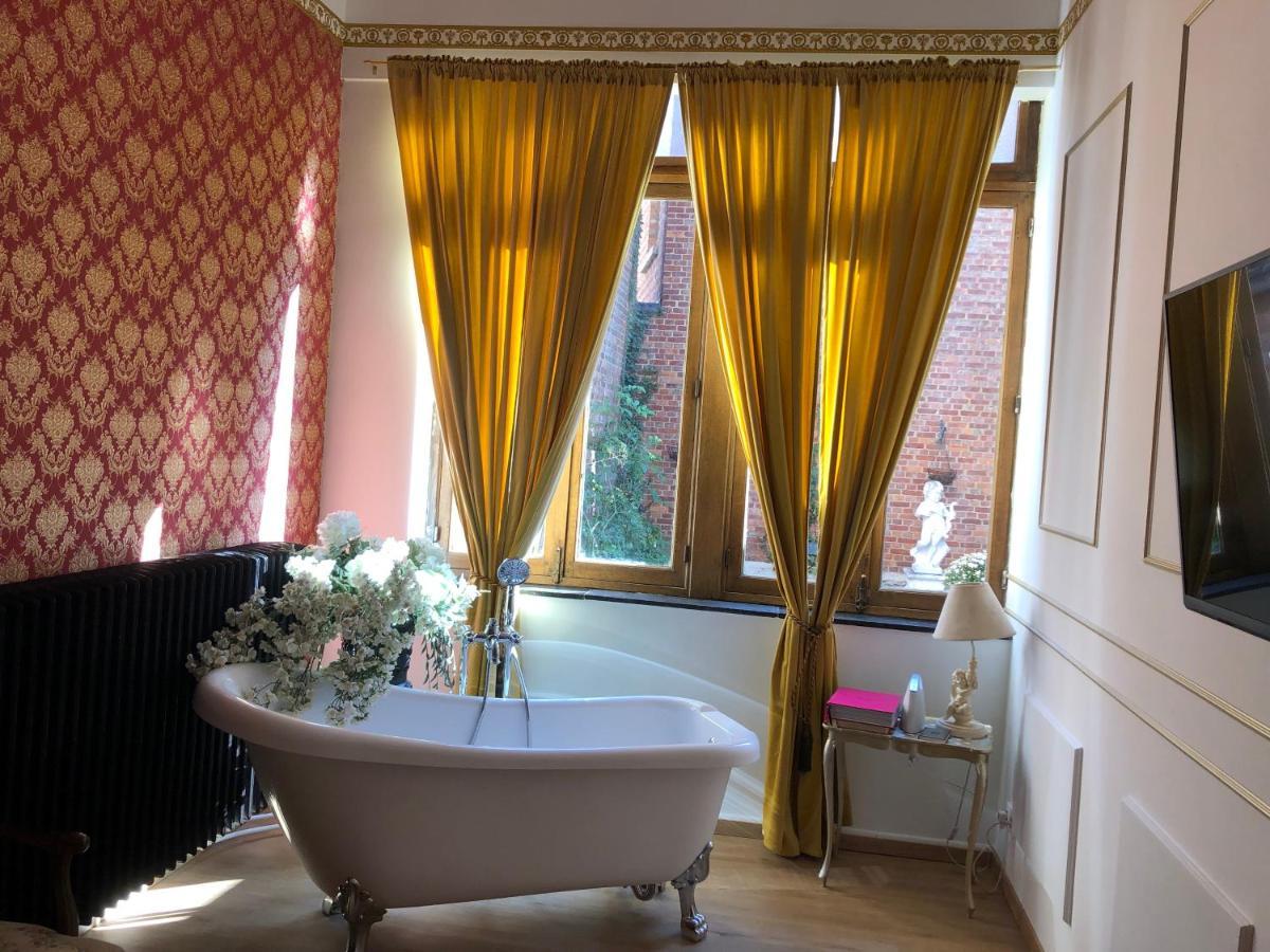 Love Nest Versailles - Unique Louis XIV decoration - Calm location right IN city center Namur Extérieur photo